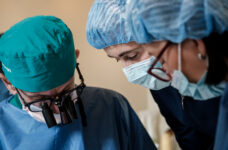 Si può eseguire un intervento di implantologia dentale in gravidanza?