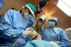 Vecchi impianti dentali: ecco quando è necessaria la rimozione