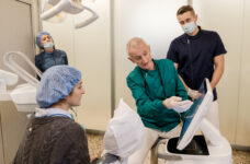 Scopri se l’implantologia dentale può essere la soluzione per denti mancanti fin dalla nascita
